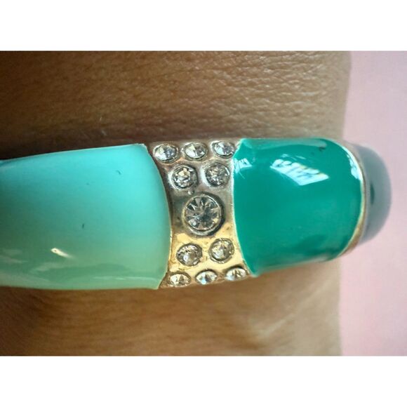 Green enamel silver tone with rhinestone hinged bangle - Picture 3 of 5